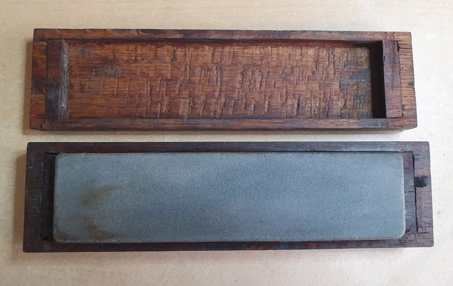 Vintage 10″ Oilstone Sharpening Stone Fitted Wooden Box Knife Chisel Whetstone
