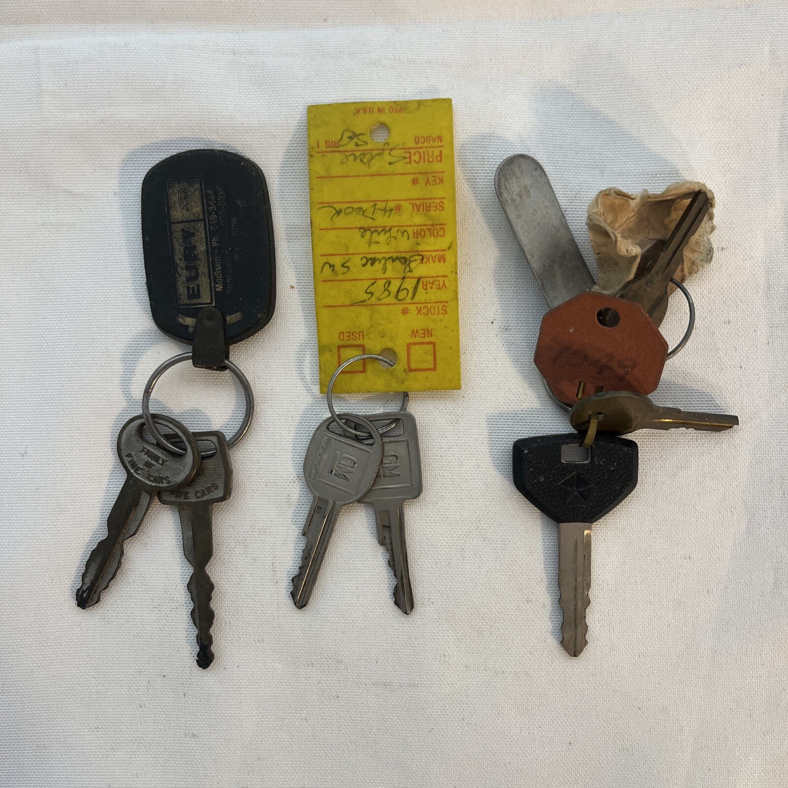 Vintage Set of Mostly Automotive Keys Lot of 7 GM General Motors Ford Chrysler
