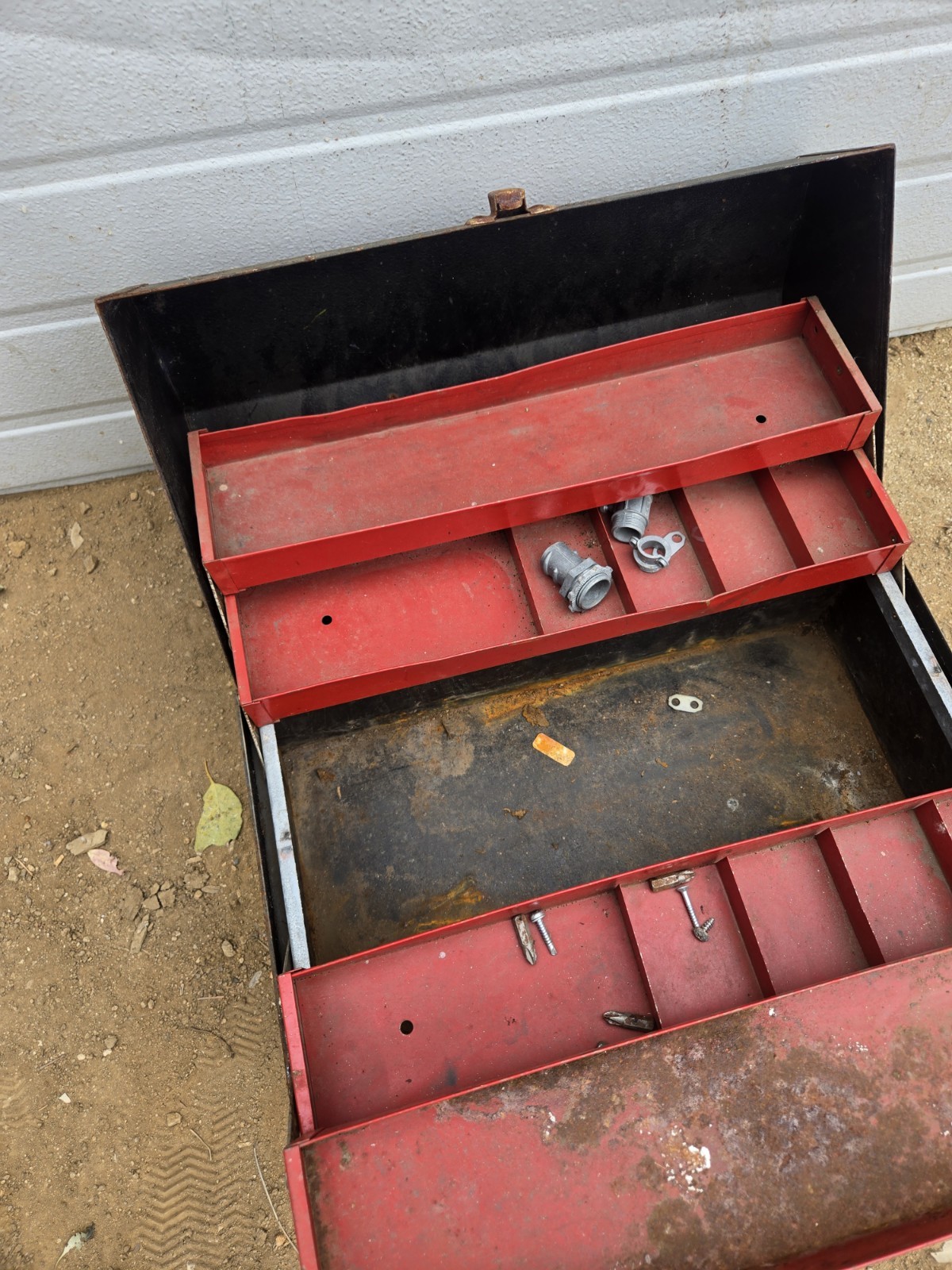 Los Angeles CA Lumidor Vintage 20-inch Toolbox with Expandable Inner Trays USA