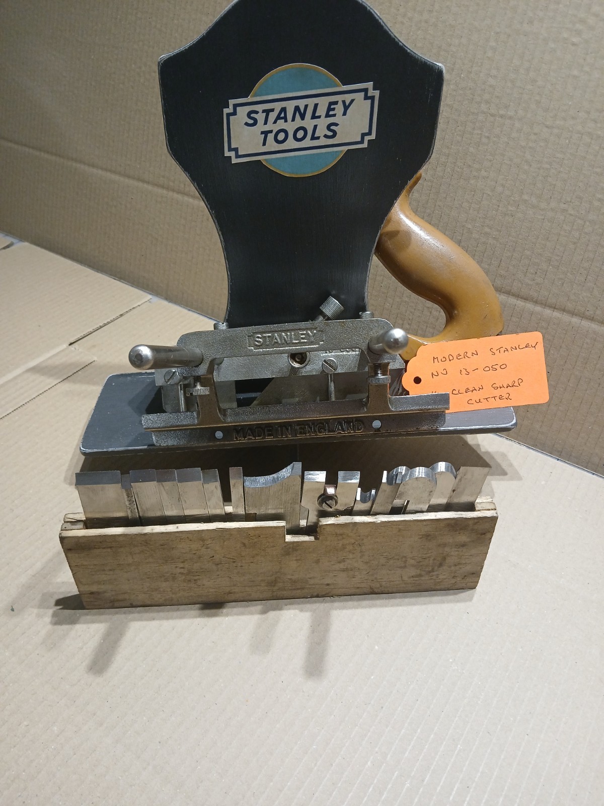 MODERN STANLEY NO 13-050 PLANE AND 14 CUTTERS