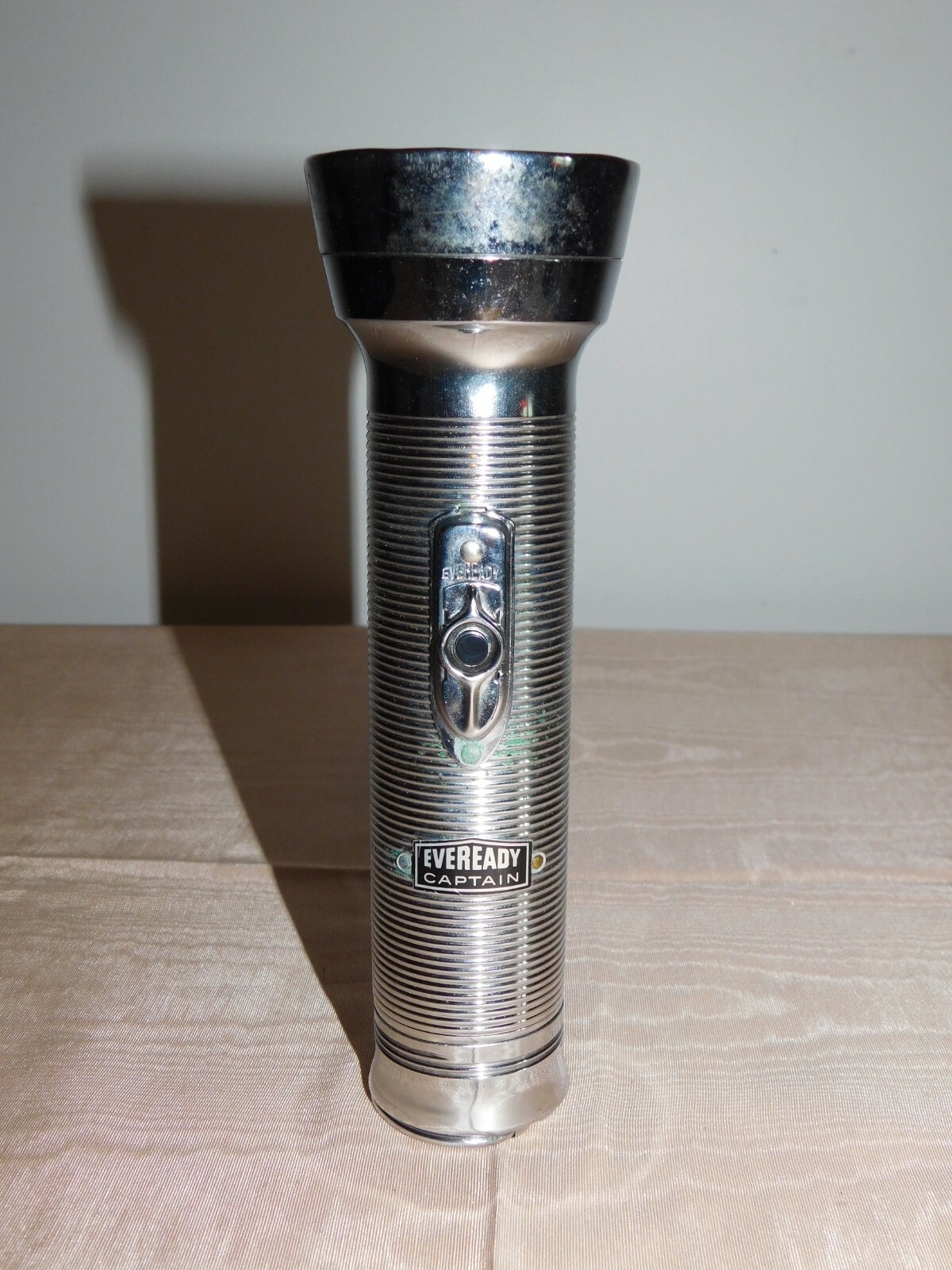 VINTAGE 7 1/2″ HIGH MADE IN USA EVEREADY CAPTAIN SILVER CHROME FLASHLIGHT