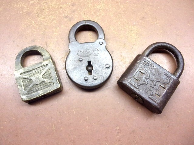 Vintage Lot of 3 Brass Padlocks Yale & Towne No. 9465 plus 2 Unbranded No Keys