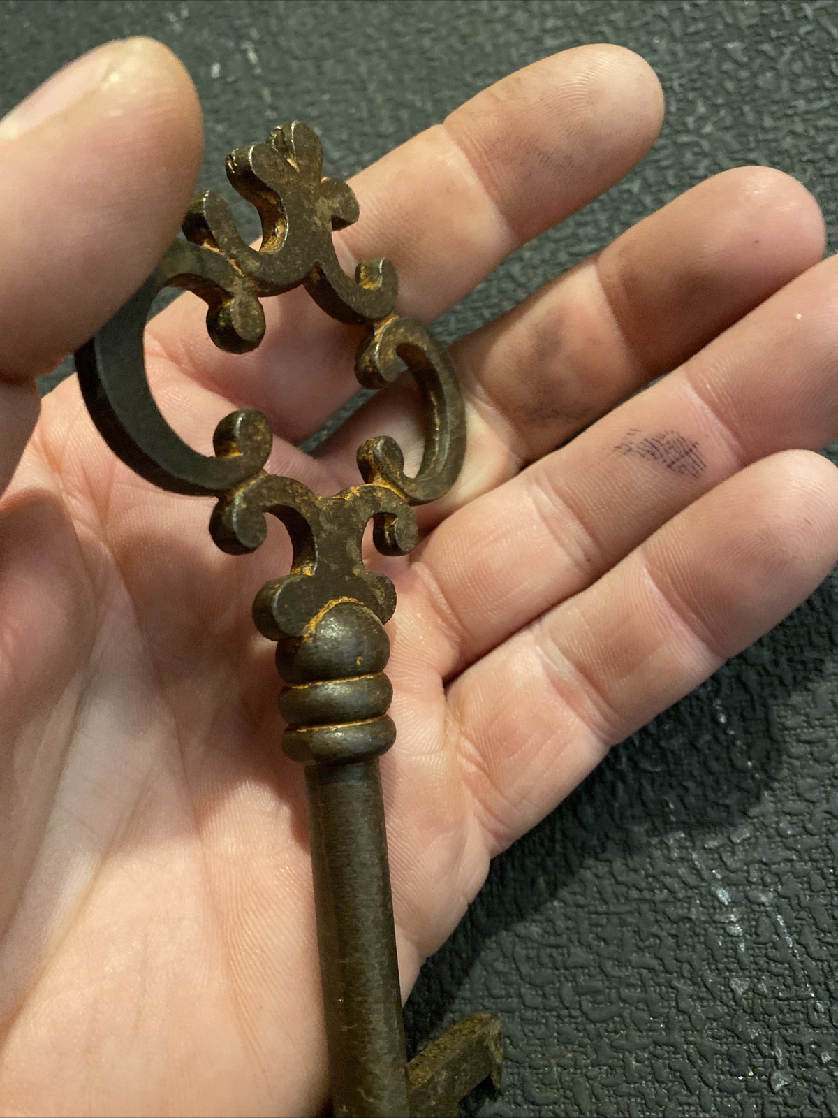 Victorian Key Cathedral Door Iron Skeleton Patina Collector Paperweight METAL