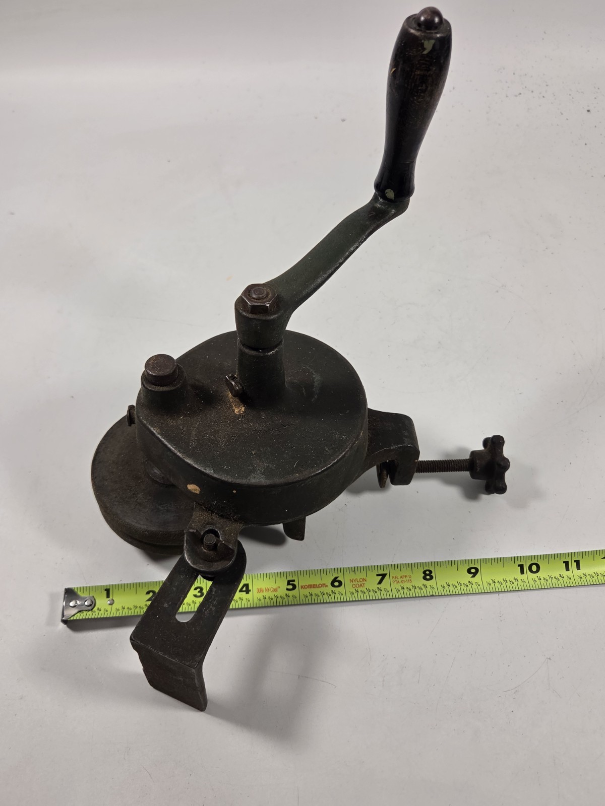 VINTAGE HAND CRANK BENCH MOUNT SHARPENING GRIND STONE Works