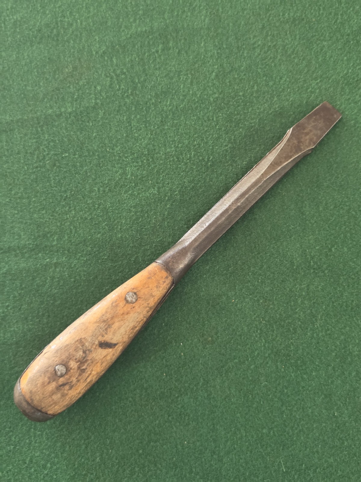 VINTAGE TOBRIN SQUARE SHANK SCREWDRIVER WITH PERFECT HANDLE 9-1/2″ LOA USA MADE