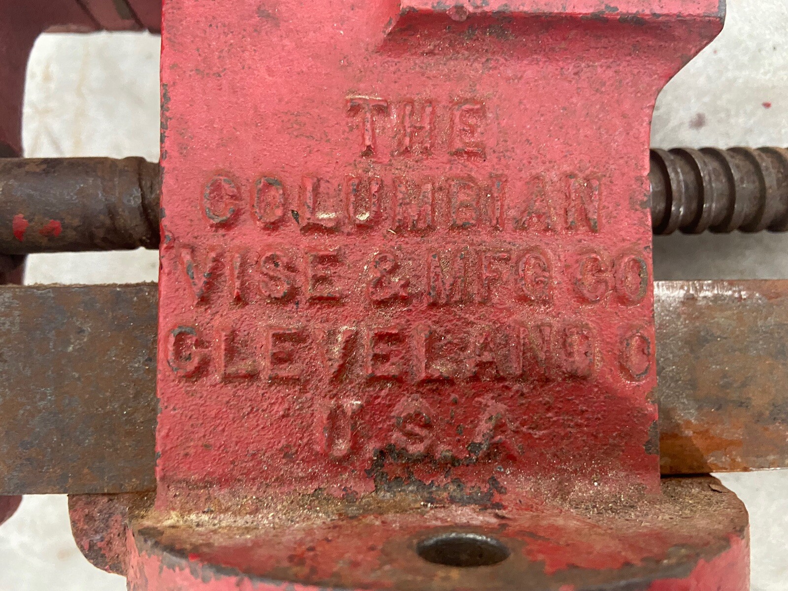 VINTAGE COLUMBIAN no 143 BENCH VISE 3 1/2 JAW 17 LBS USA