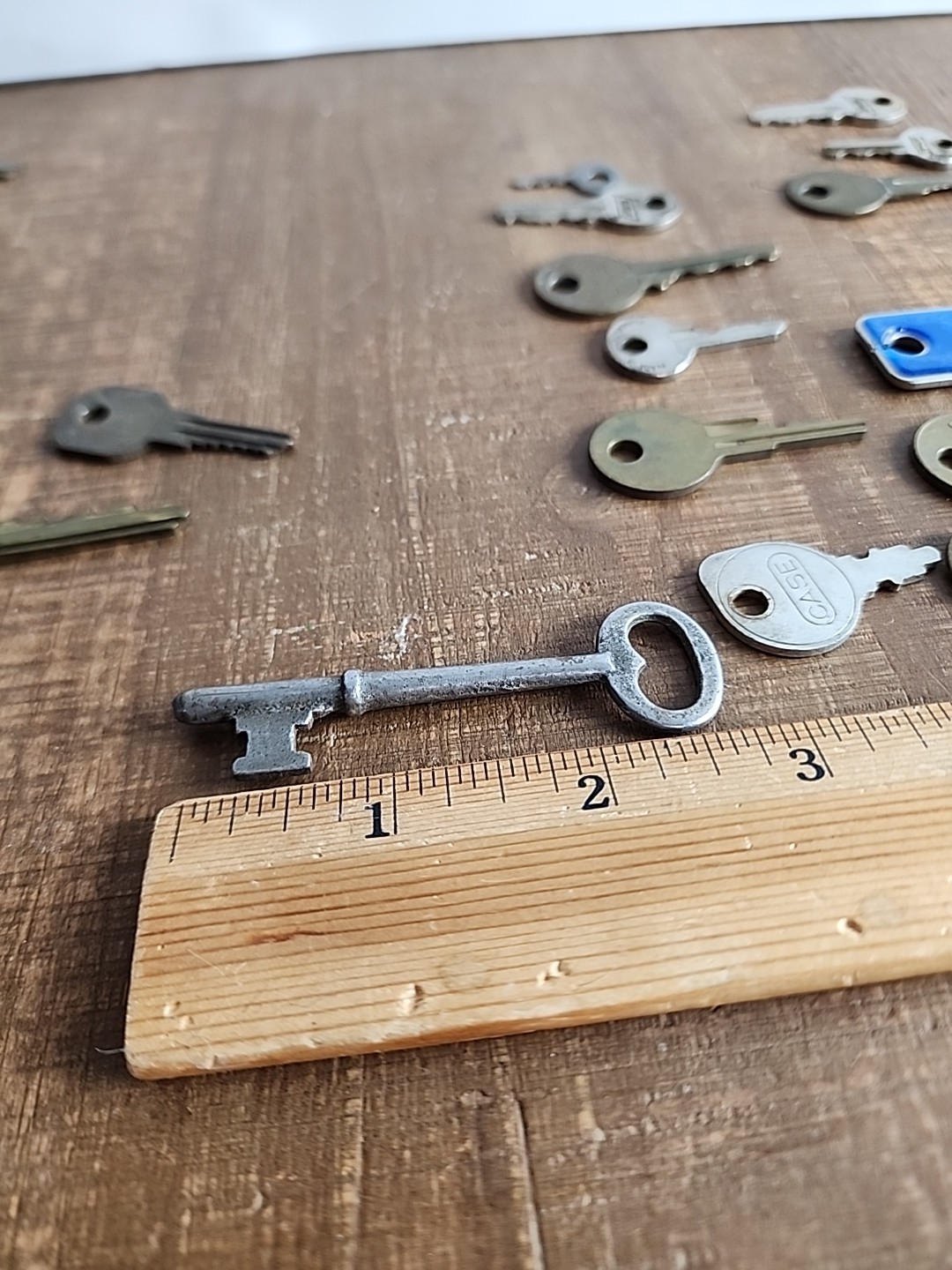 Lot Of 25 Small Vintage Keys Maybe for Luggage or other Cases Mixed Lot
