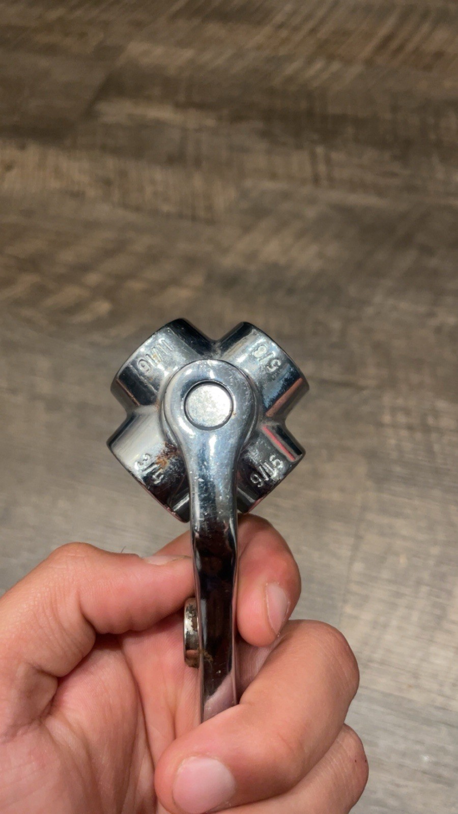 Ivy Classic 60100 Socket Wrench 16 in 1