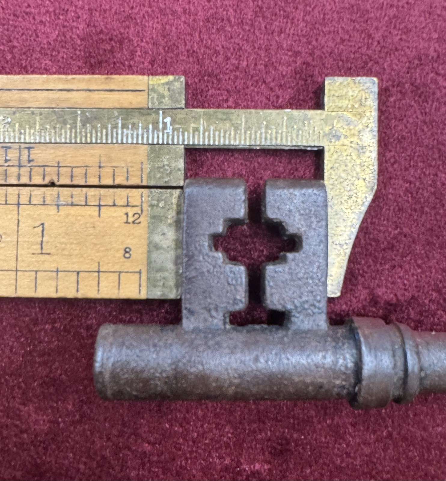 🌿 🗝️Antique Skeleton Key Solid Barrel Key authentic Antique Key!