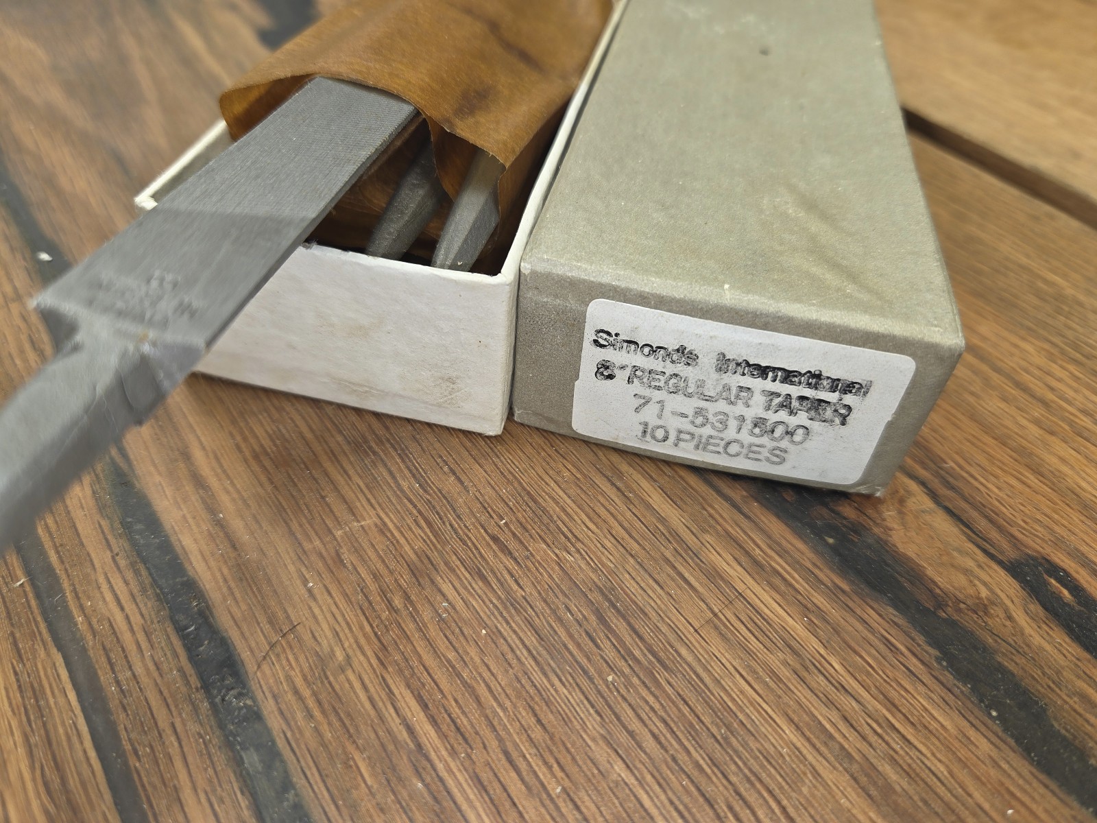 Box of Simonds, 8″ long, tapered handsaw files