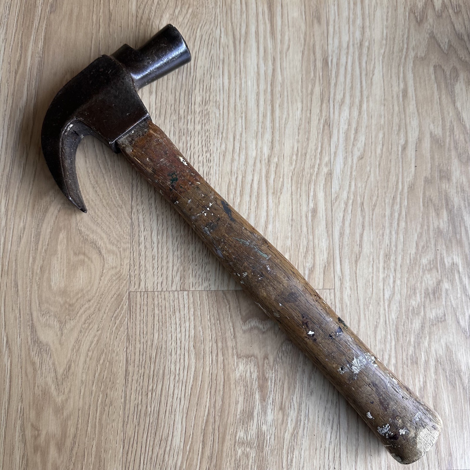 Early pat antique nail holding 18oz carpenters claw hammer hand tool