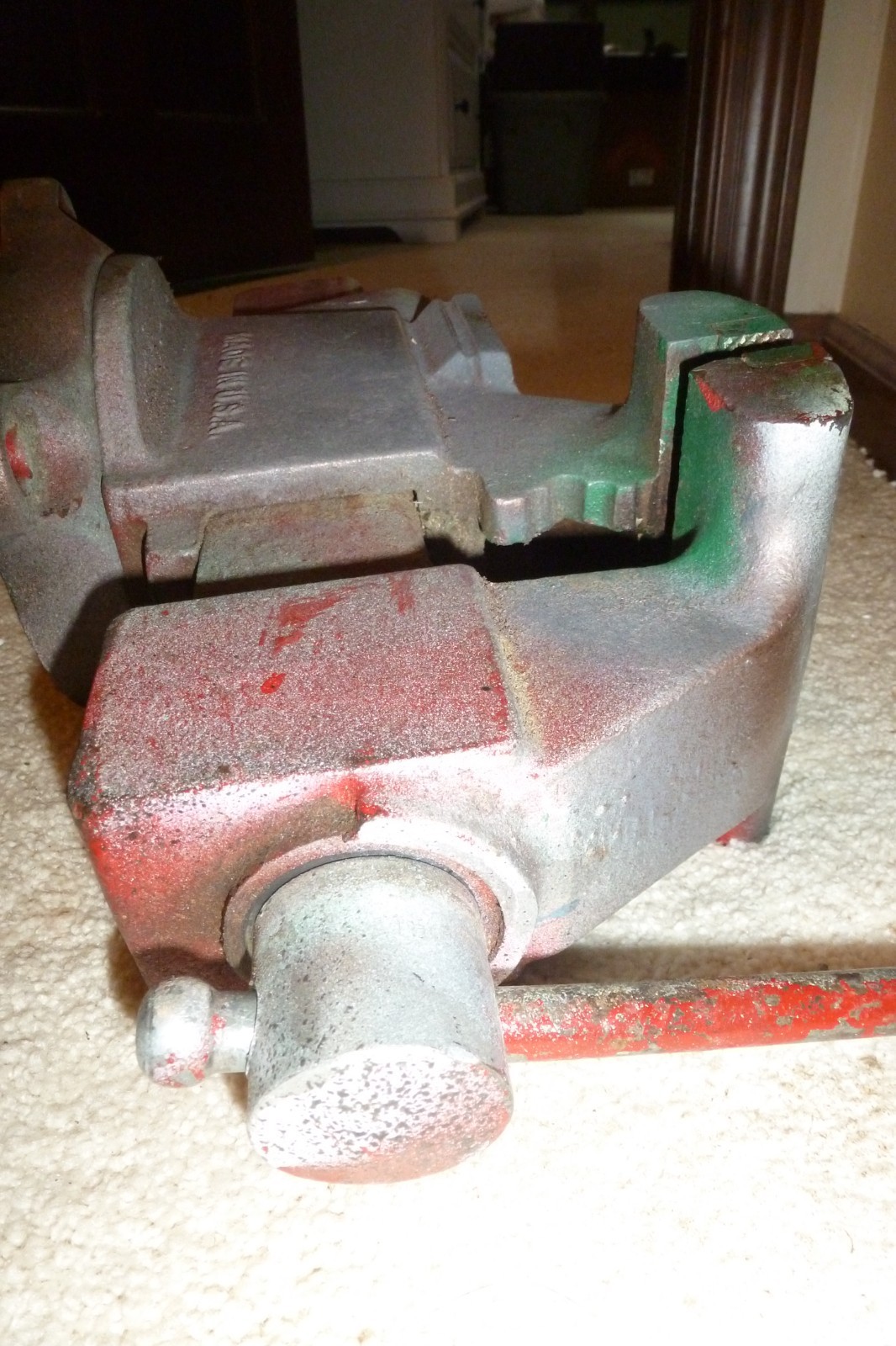 Columbian Vintage Bench Vise D45-M4 Swivel Base 5″ Jaws Anvil Red USA D-45
