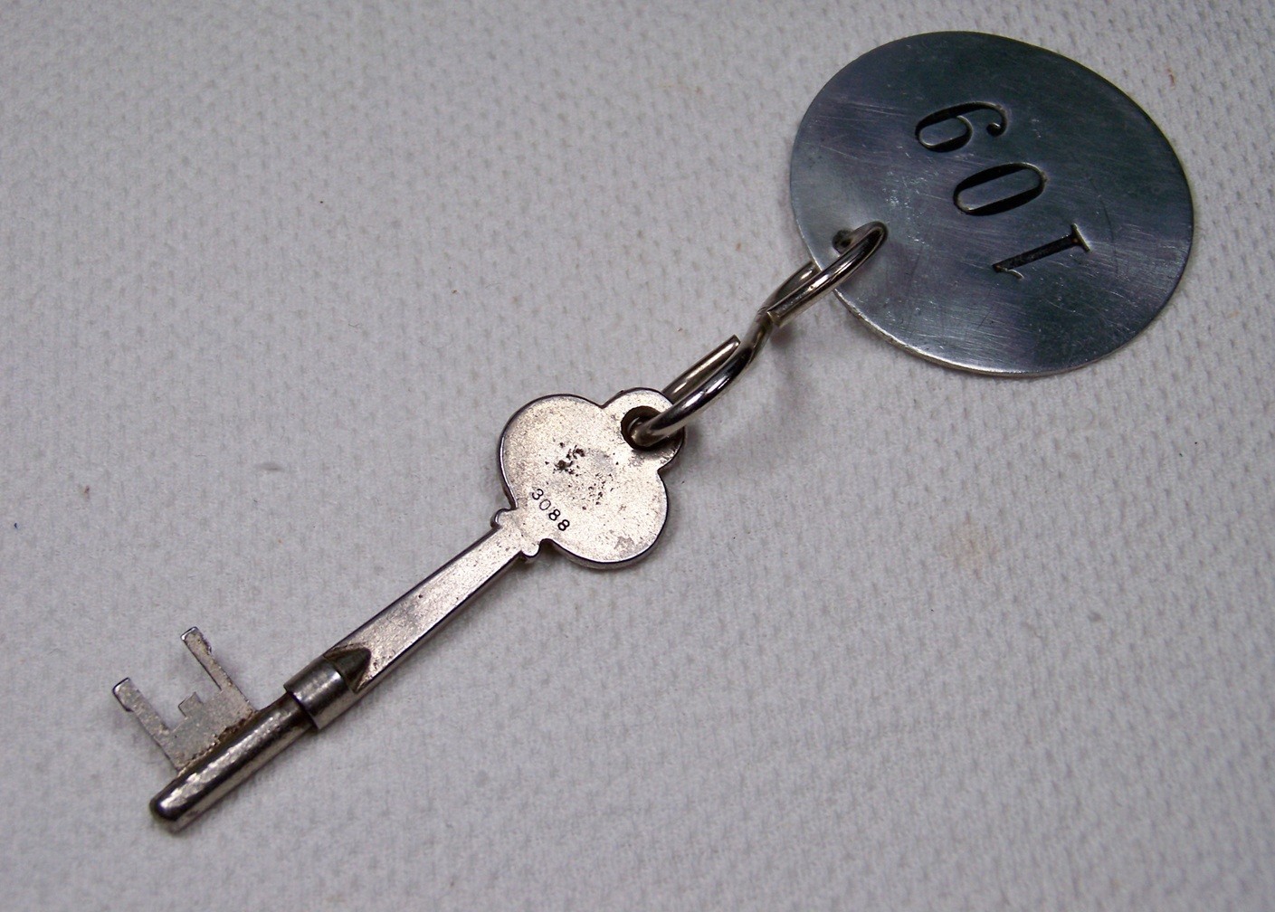Antique BI-METALLIC Hospital Ward Asylum Skeleton Key #3088 w/109 Key Tag Fob