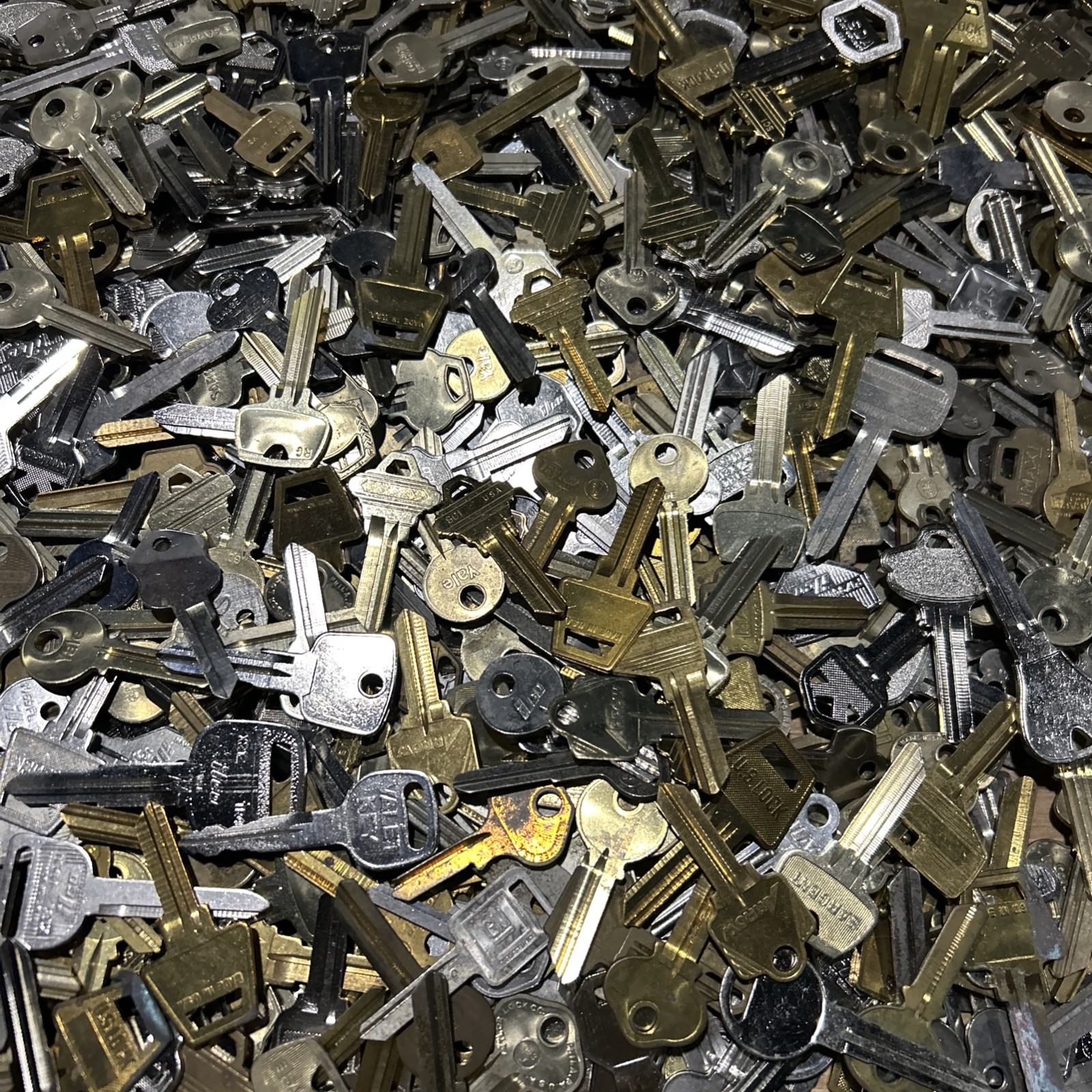 Vintage LOT 10 lbs UNCUT MIXED KEYS Crafts Scrap Brass Home Commercial Auto ETC