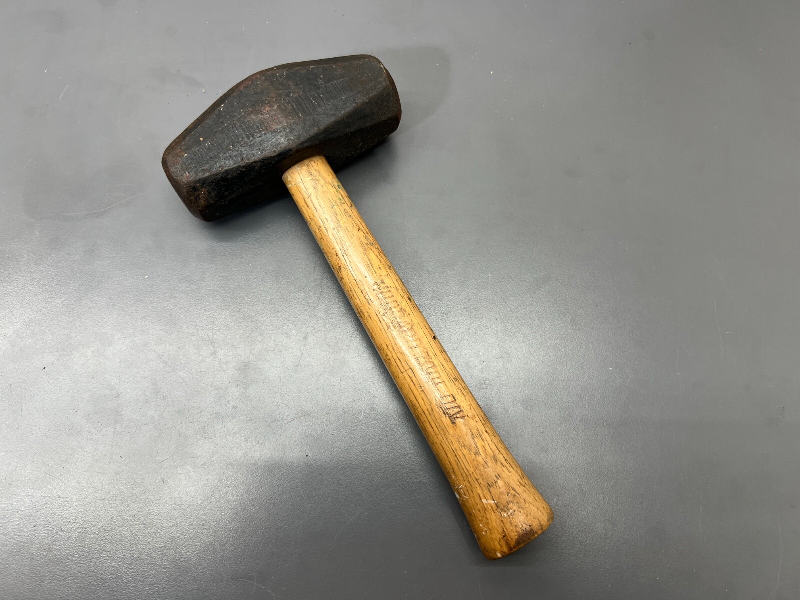 (H1) VINTAGE HUBBARD 4 LB. SHORT SLEDGEHAMMER BLACKSMITH – VGC – USA