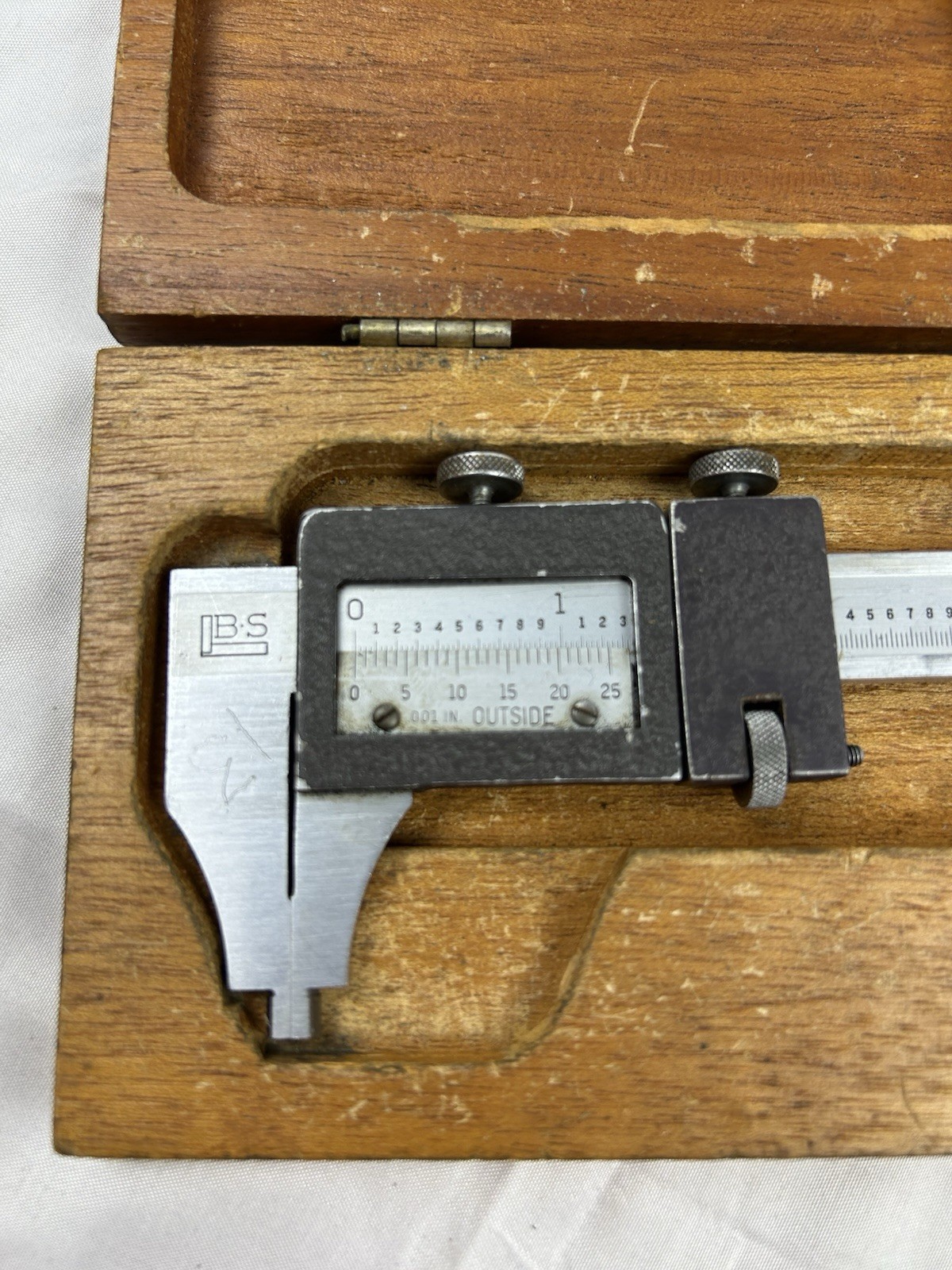 Brown & Sharpe 7″ Caliper No. 571 in original Wood Case