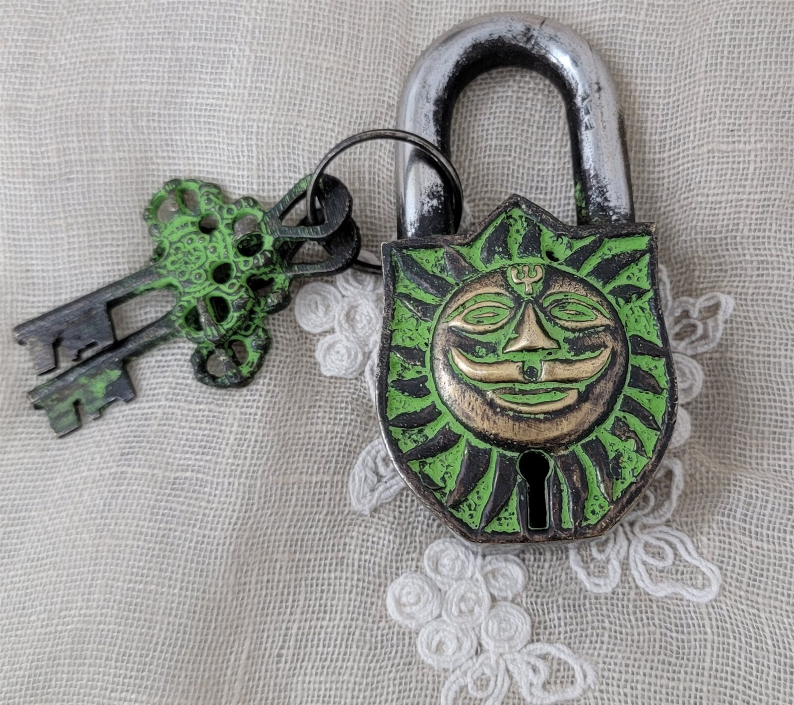Victorian Trading Verdigris Smiling Sun Bacchus Face Brass Lock Padlock Key 47C