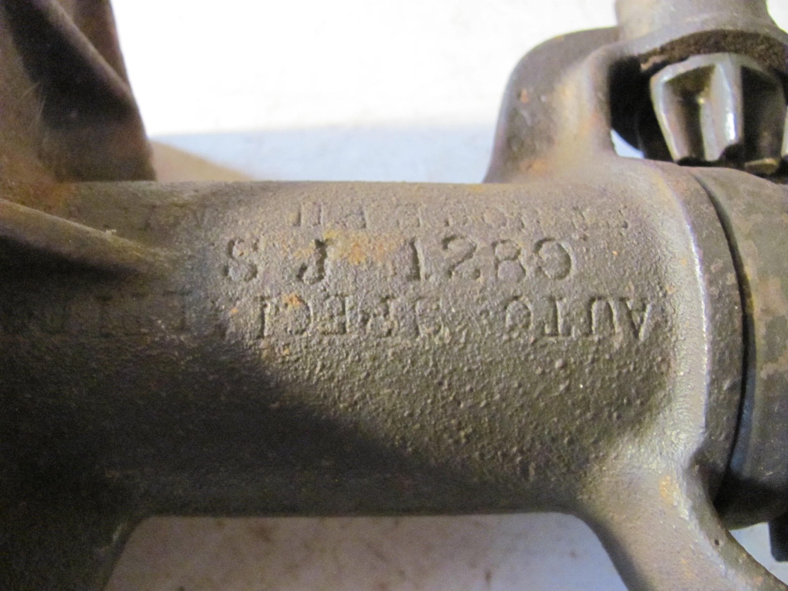 Vintage cast Iron screw jack Auto Specialties. SJ1280, # 969.