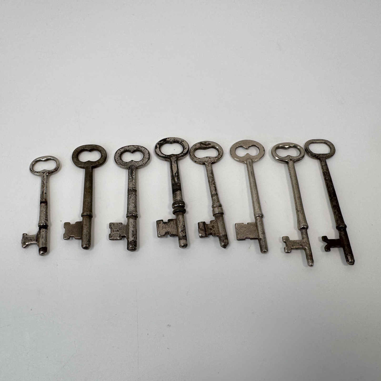 Lot of 8 Vintage Skeleton Keys