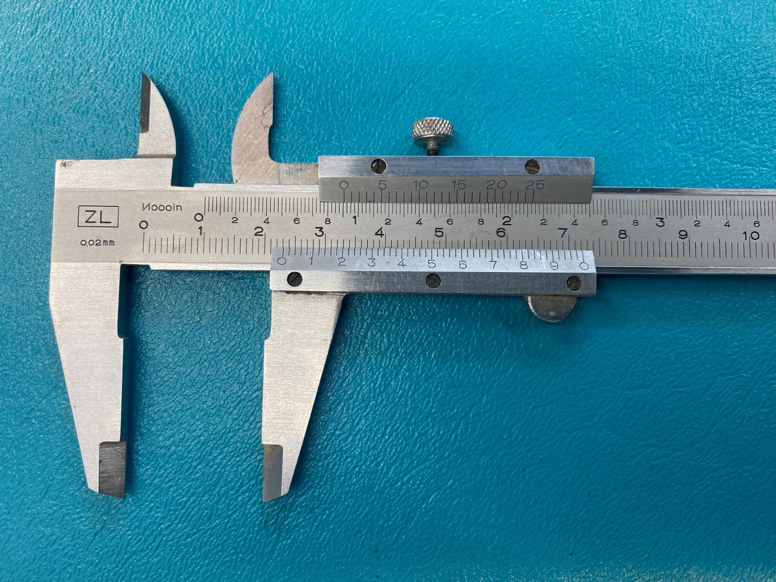NZ 6″ CALIPER, MACHINIST/TOOLMAKER, CLEAN, WORKS GREAT