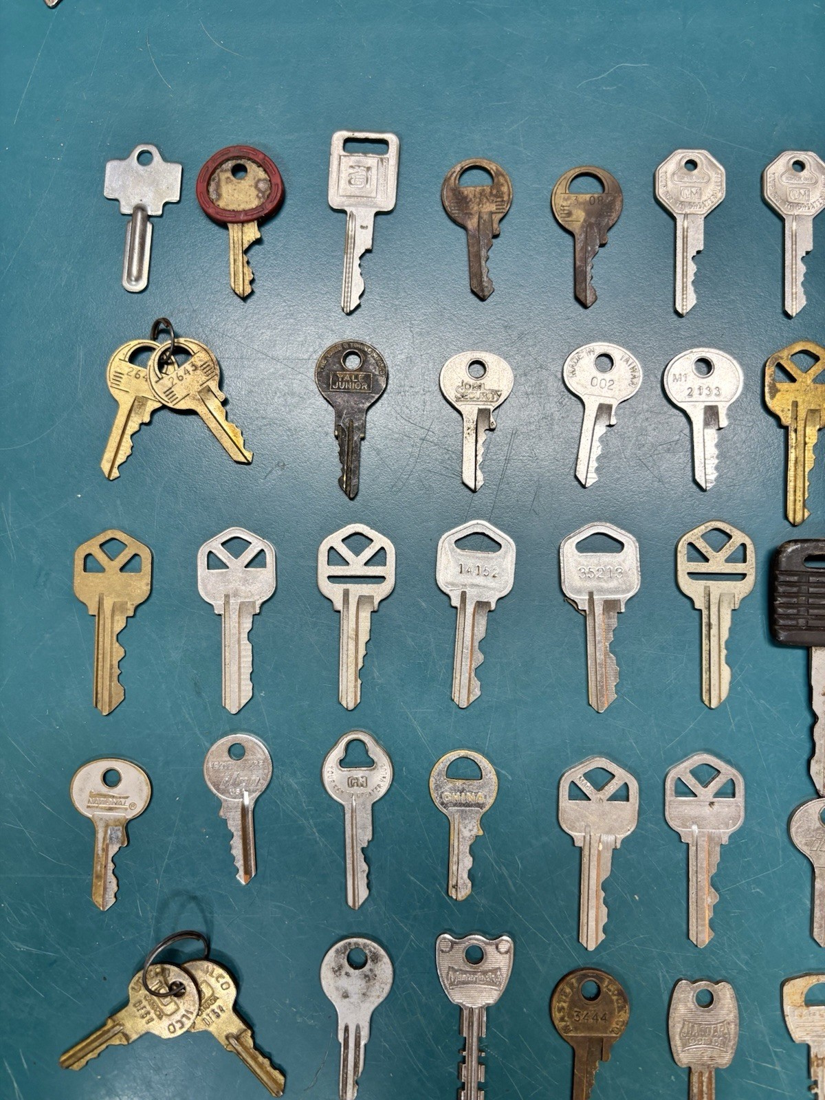 50 Automobile Keys Vintage Old Collectors Truck Car and Misc Key Lot 🔑#10