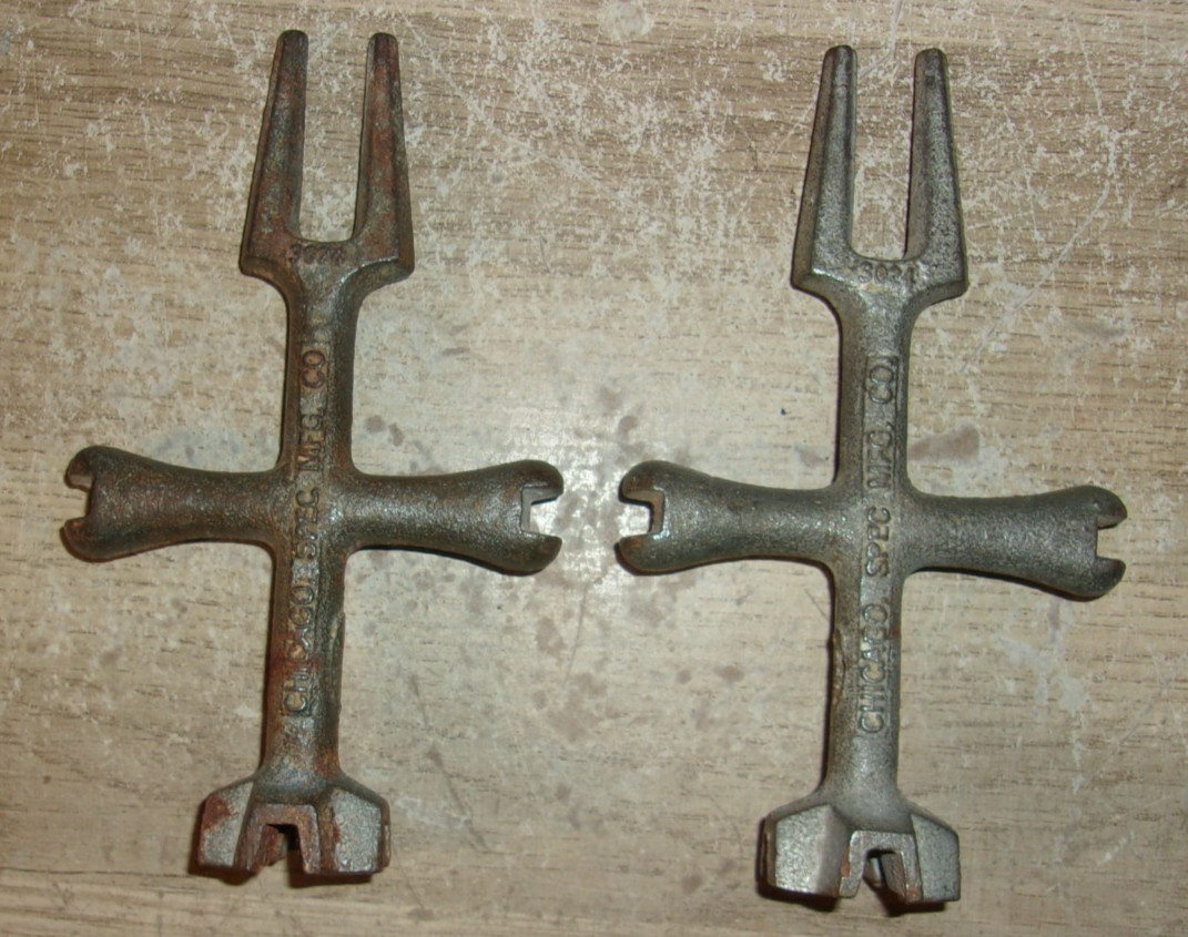 Lot of 2 Vintage Antique Chicago Spec Mfg Co #3024 Valve Plug 4-Way Wrench