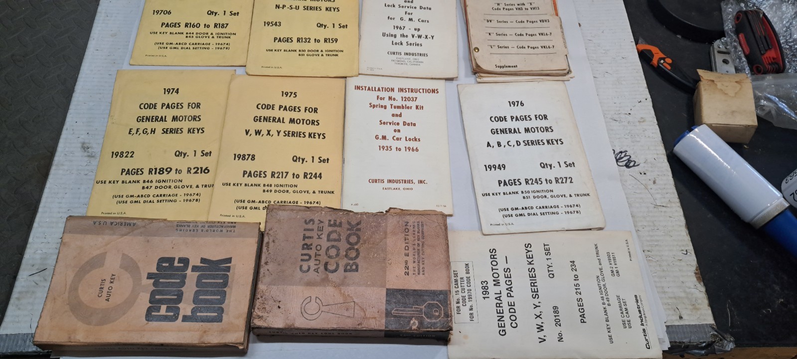 VINTAGE 1970S Curtis Key Code Book LOT (0560)