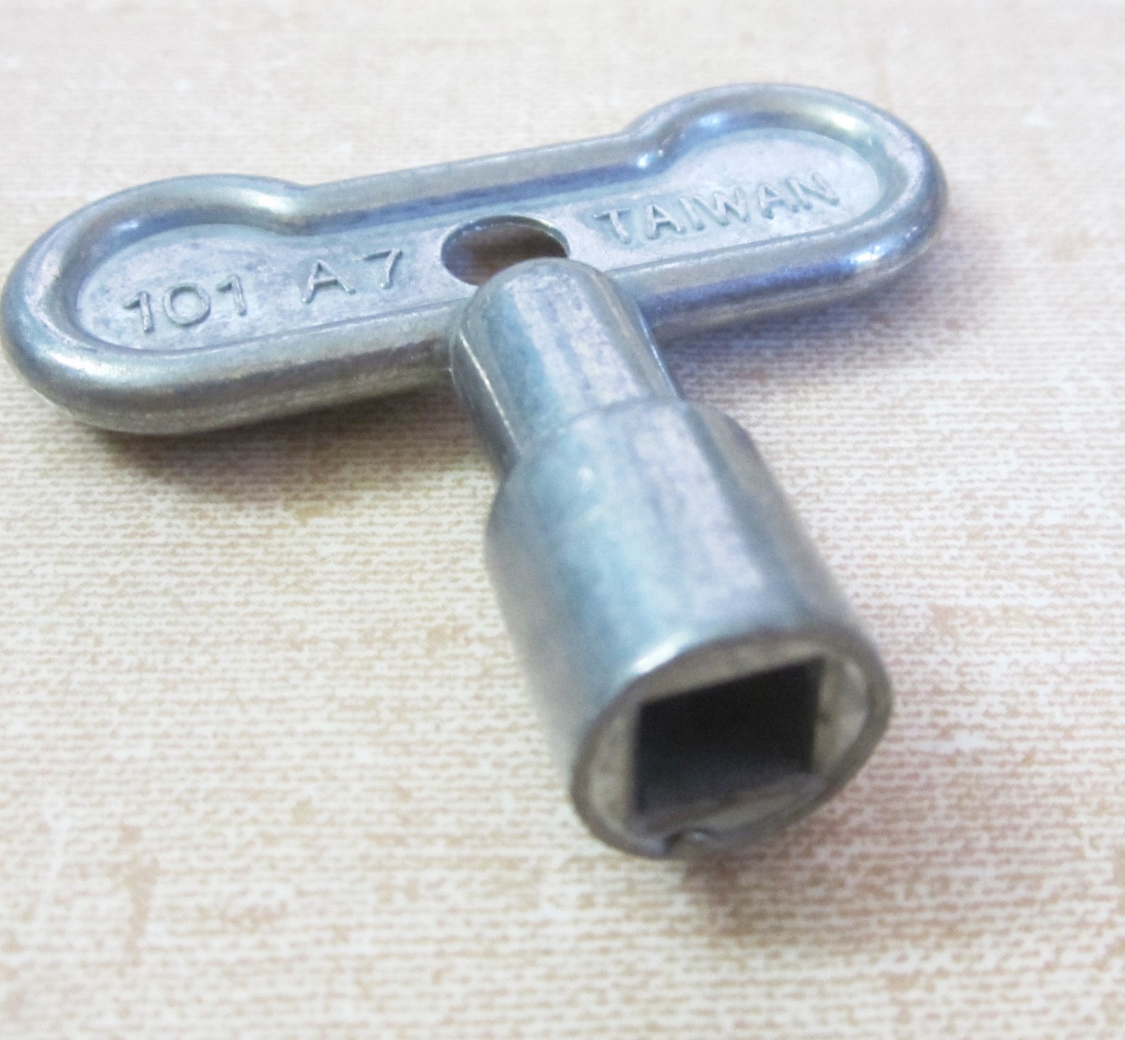 2 Square 1/4″ Valve Stem Wrenches Outside Water Faucets/Hydrant Tee Key/Sillcock