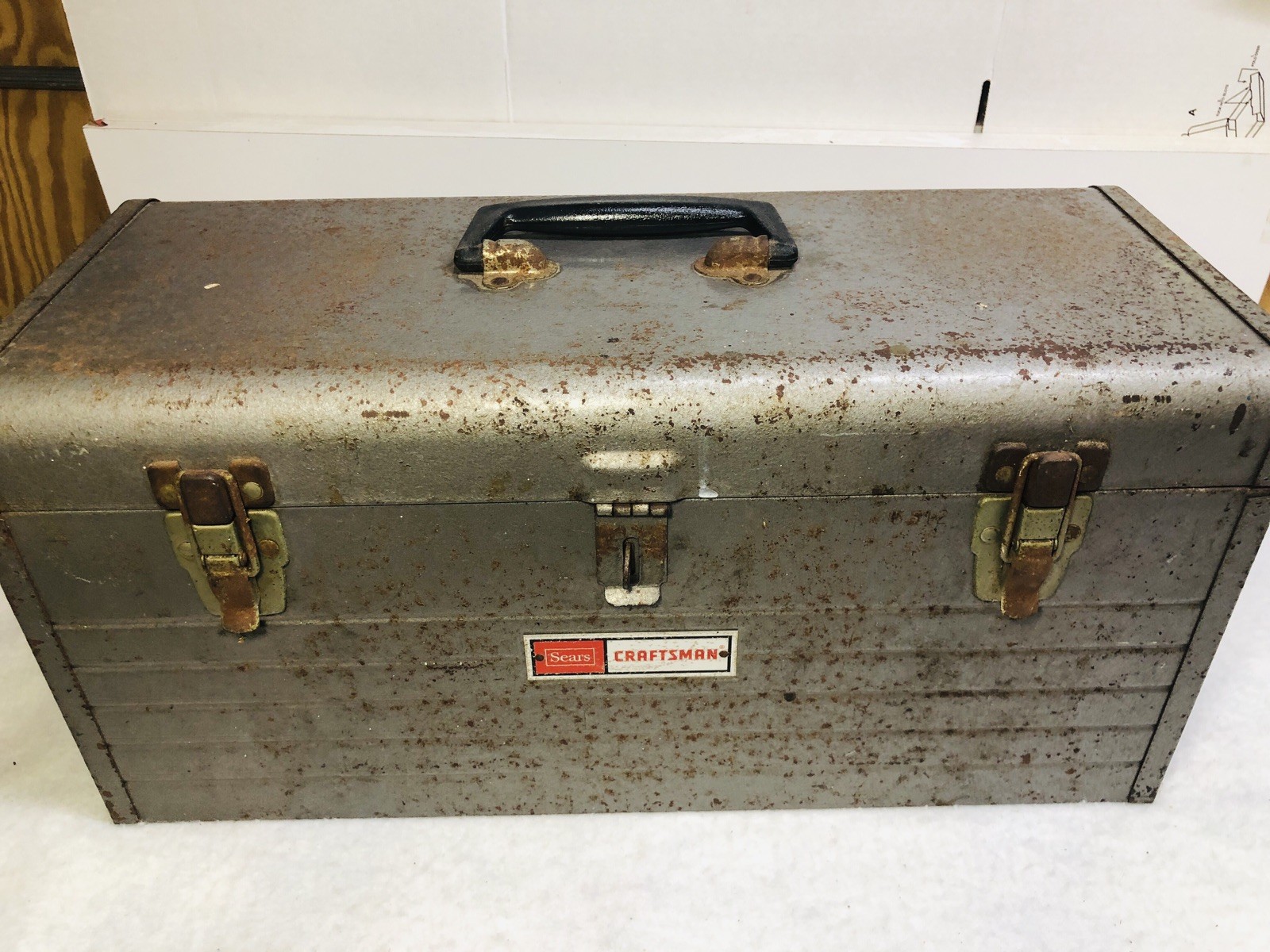 Vintage Craftsman Crown Logo 20″x 9-1/2″x 9″ Tool Box W/ Unique 4 Comp. Tray
