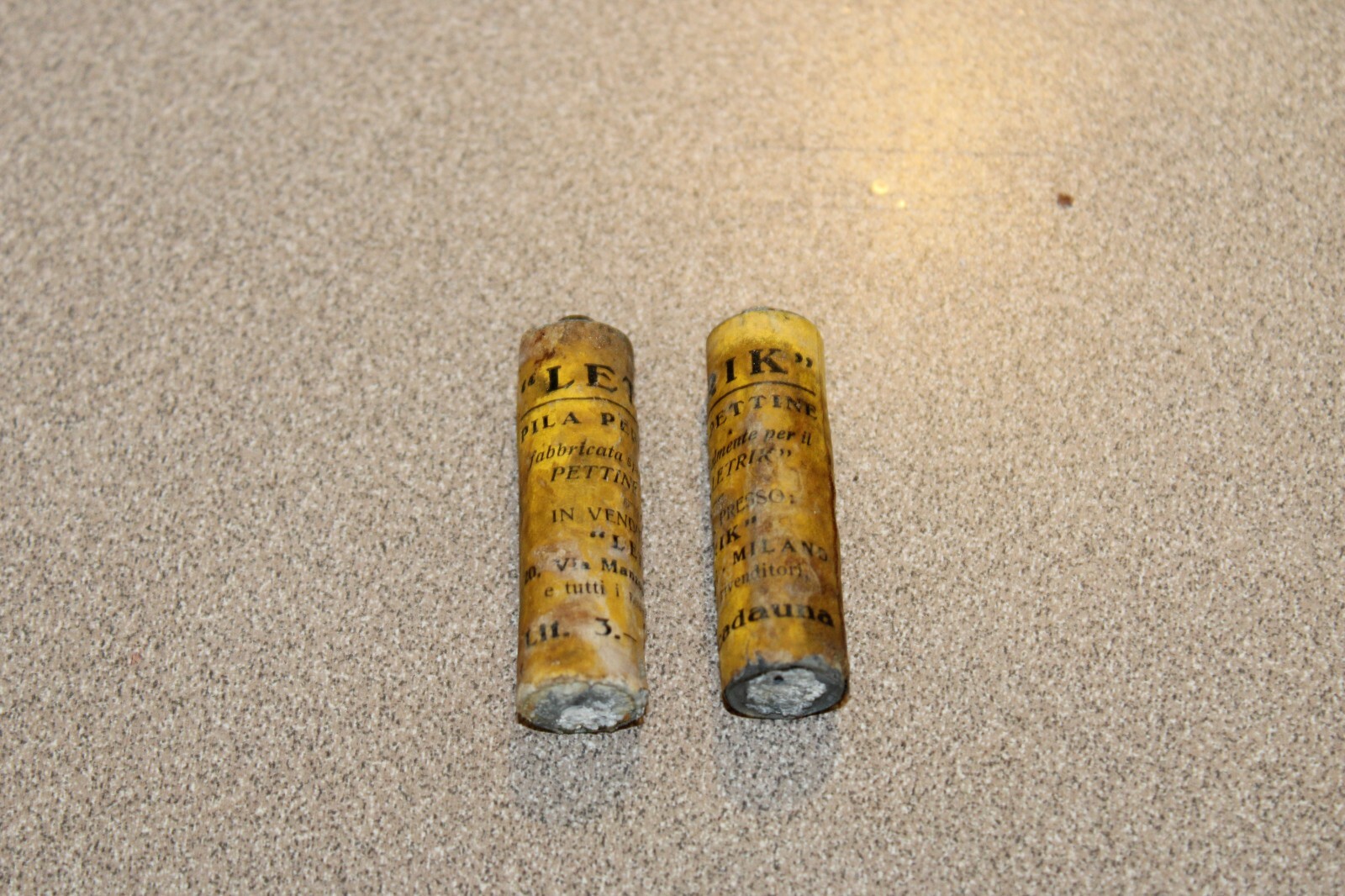2 Vintage Letrik AA Batteries Pila Per Pettine