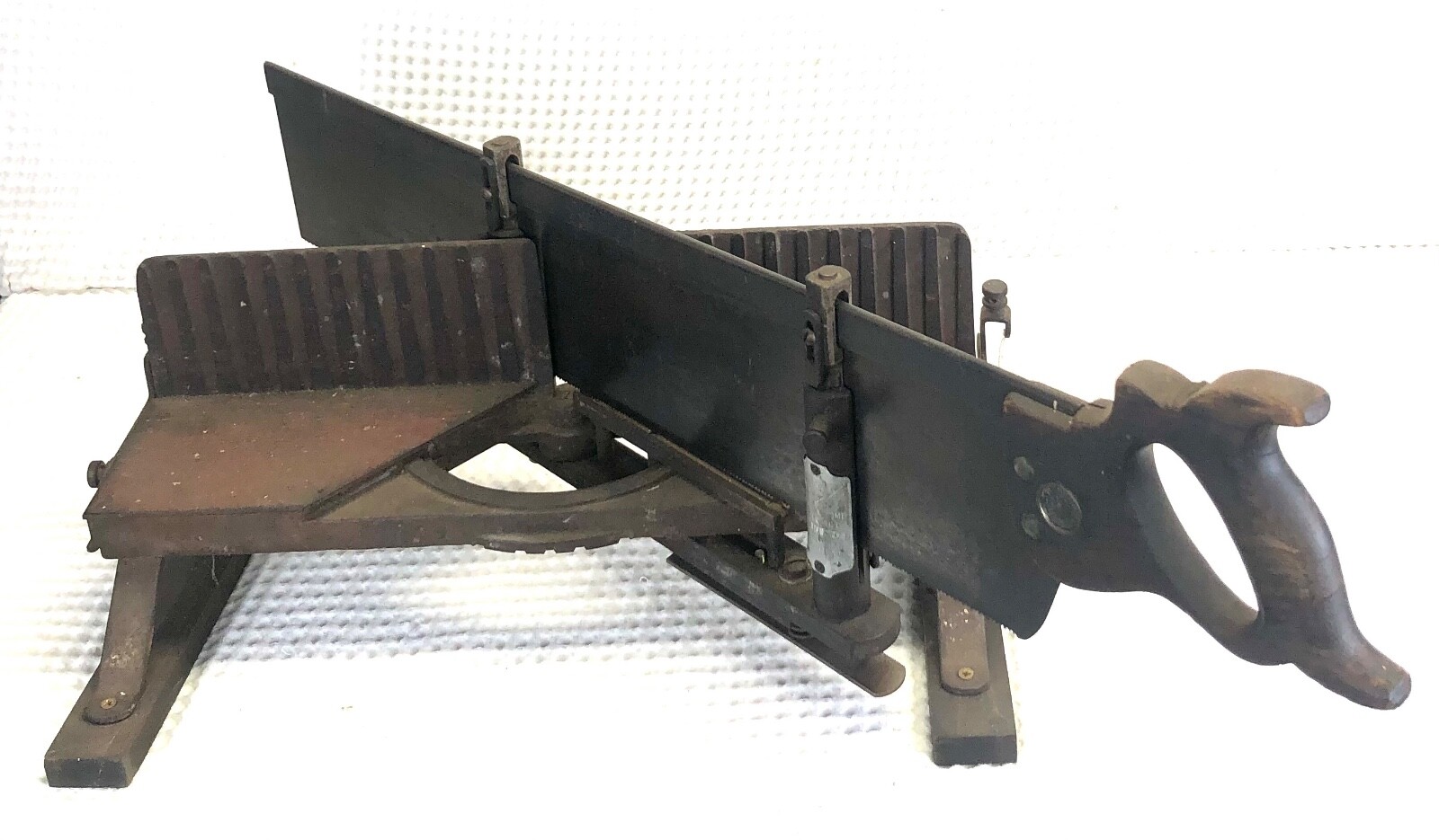 Vintage! 20″ Miller Falls Co. Miter Box No.#1074C & 26″ Atkins Co. Hand Saw