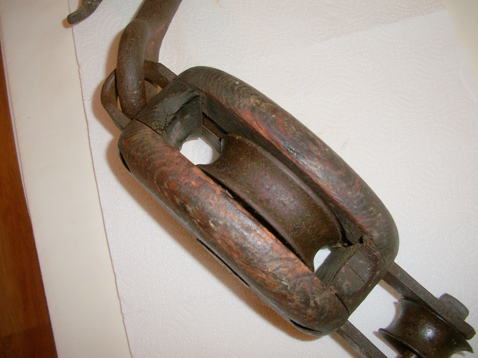 VINTAGE WOODEN WESTERN BLOCK CO. ANVIL BRAND BLOCK & TACKLE SINGLE PULLEY W/HOOK