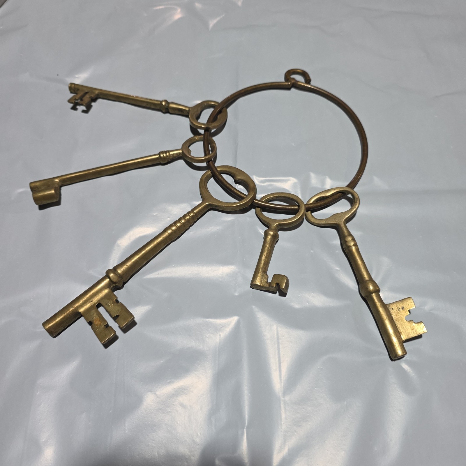Brass Large Skeleton Keys Lot On Ring Key Decor Collectors