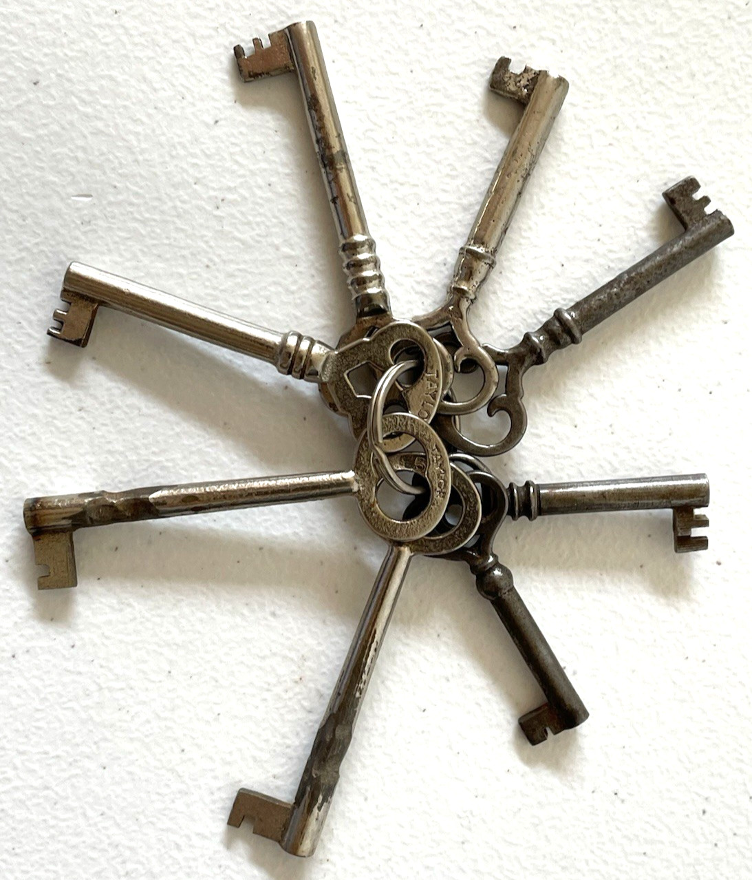 Lot of 8 Vintage Open Barrel Skeleton Keys