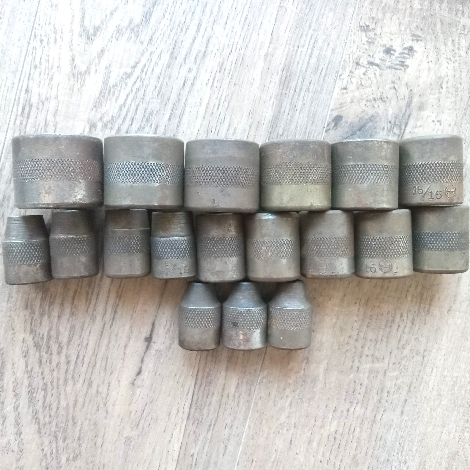 Hinsdale 30pc. Standard Socket Set 1/2″ Drive Hex & Square Ratchet Metal Case