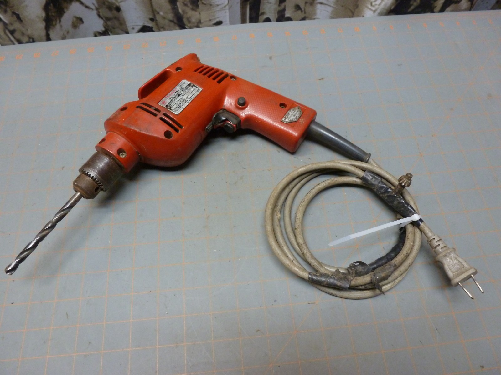 Works! As-Is VTG Makita 10mm M601 Red Corded Drill Power Tool w/ Chuck Key