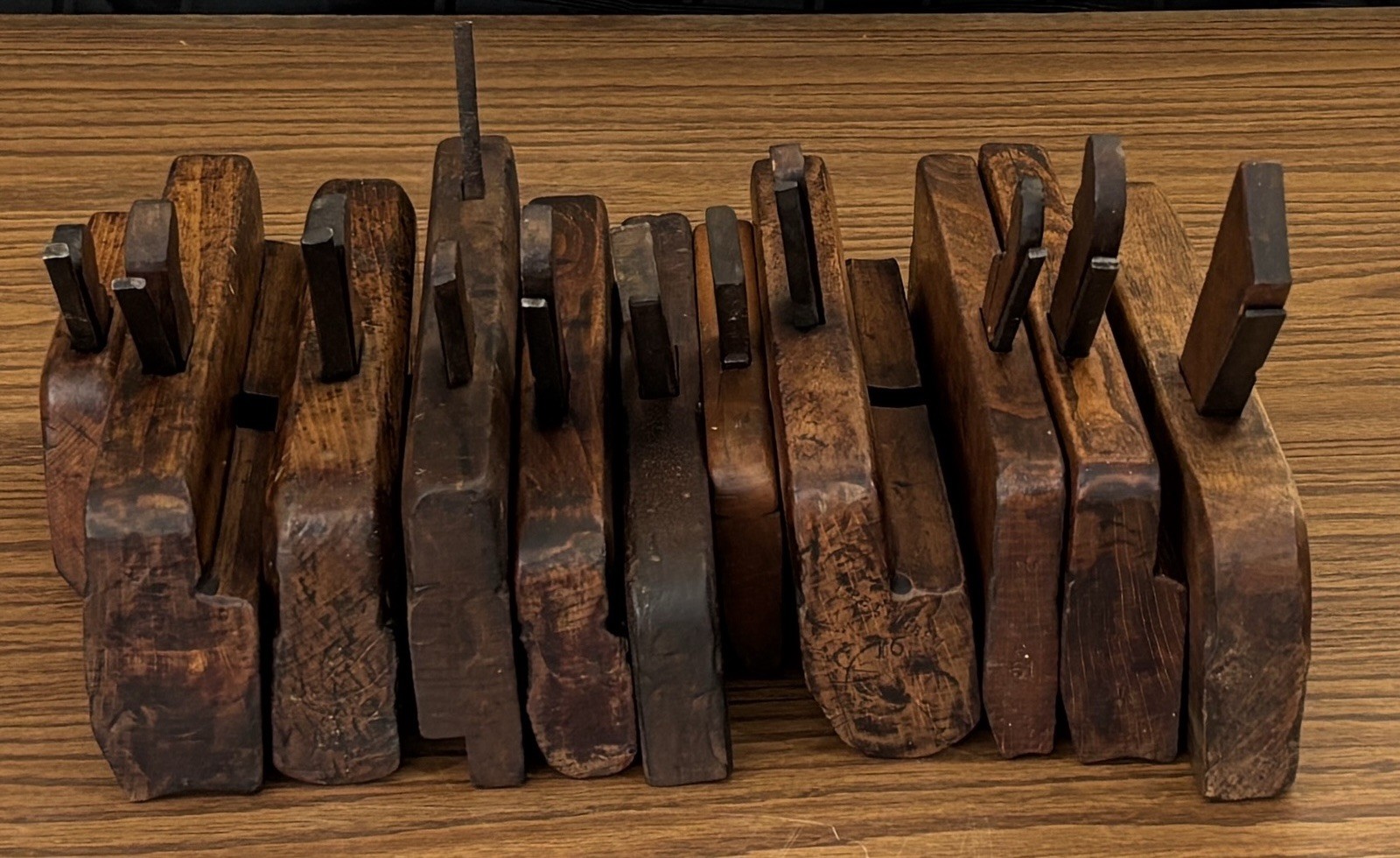 Lot of 11 WOODEN MOLDING PLANES Pettigrew Ohio Wood Dundee Barton other Mfgs