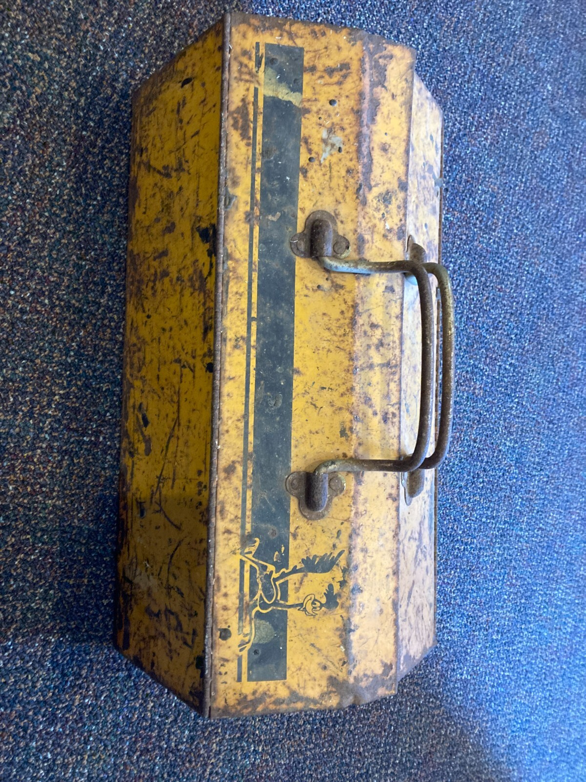 vintage metal mechanics box toolbox tool roadrunner yellow rust rusty (no tray)