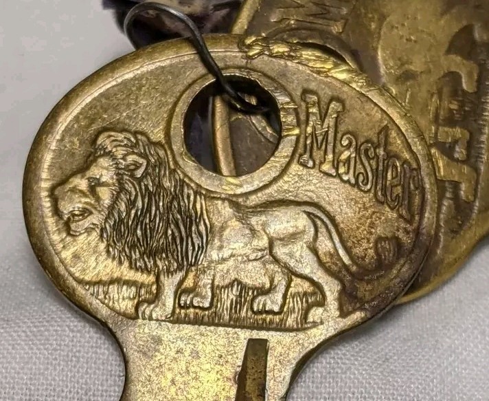 Master Lock Lock And 2 Keys KS Milwaukee USA #1 Lions Heavy Construction Vintage