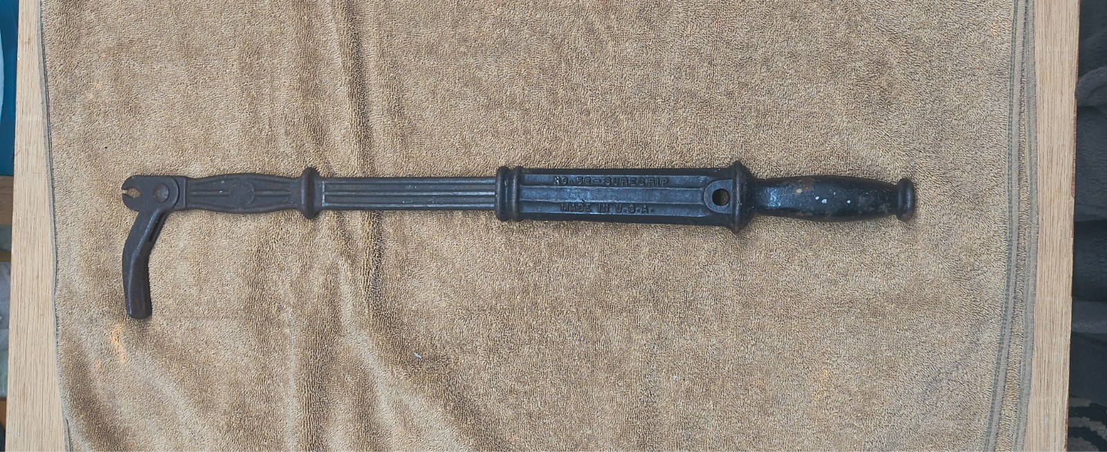 Suregrip No. 56 Antique Cast Iron Nail Puller Tool Bridgeport Hardware USA Made