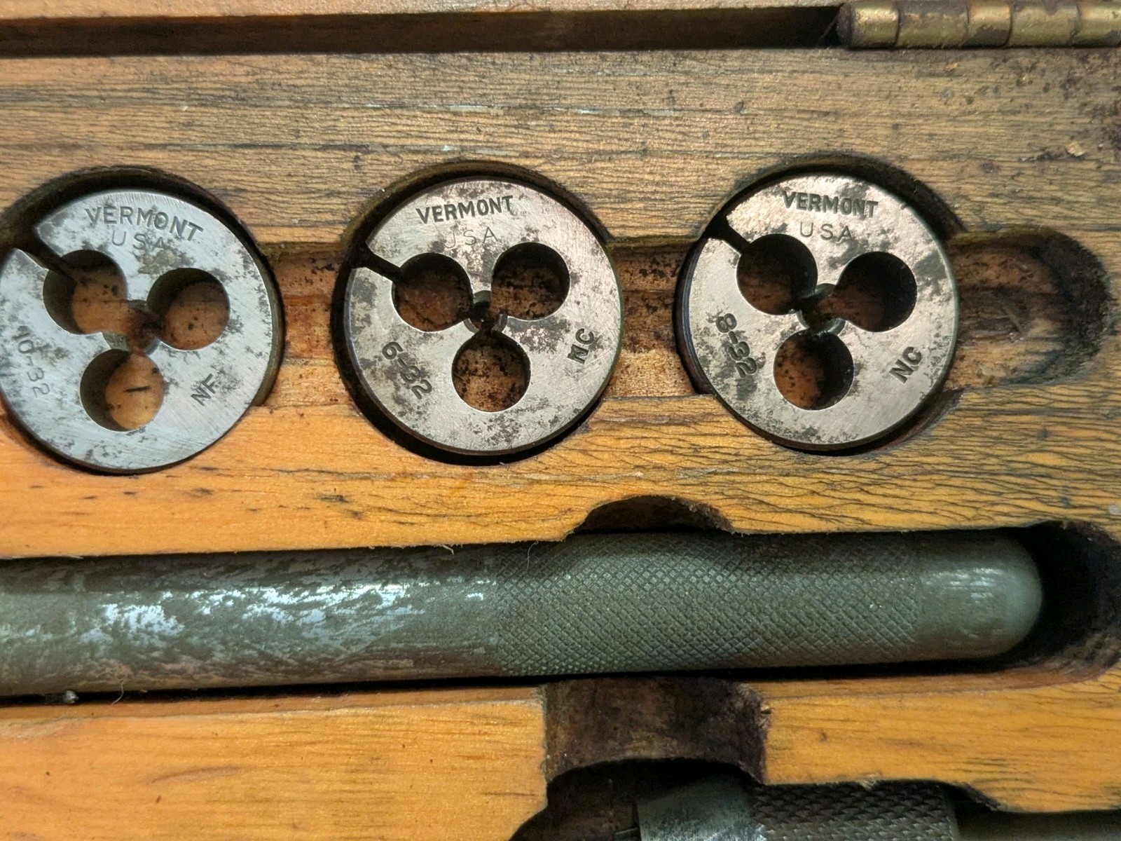vintage Vermont Plumbers T-6 Tap And Die Corp Adjustable Round Die Screw Plates
