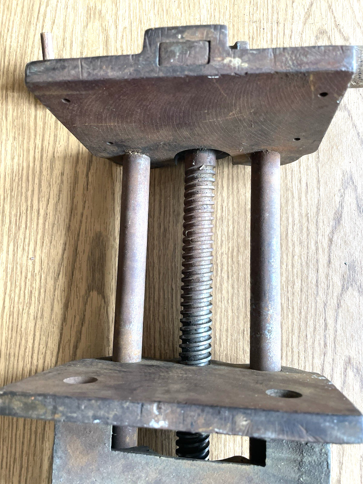 Vintage Abernathy 70- 7″ Under Bench Roller Rapid Acting Screw Vise 70A OFFER ME