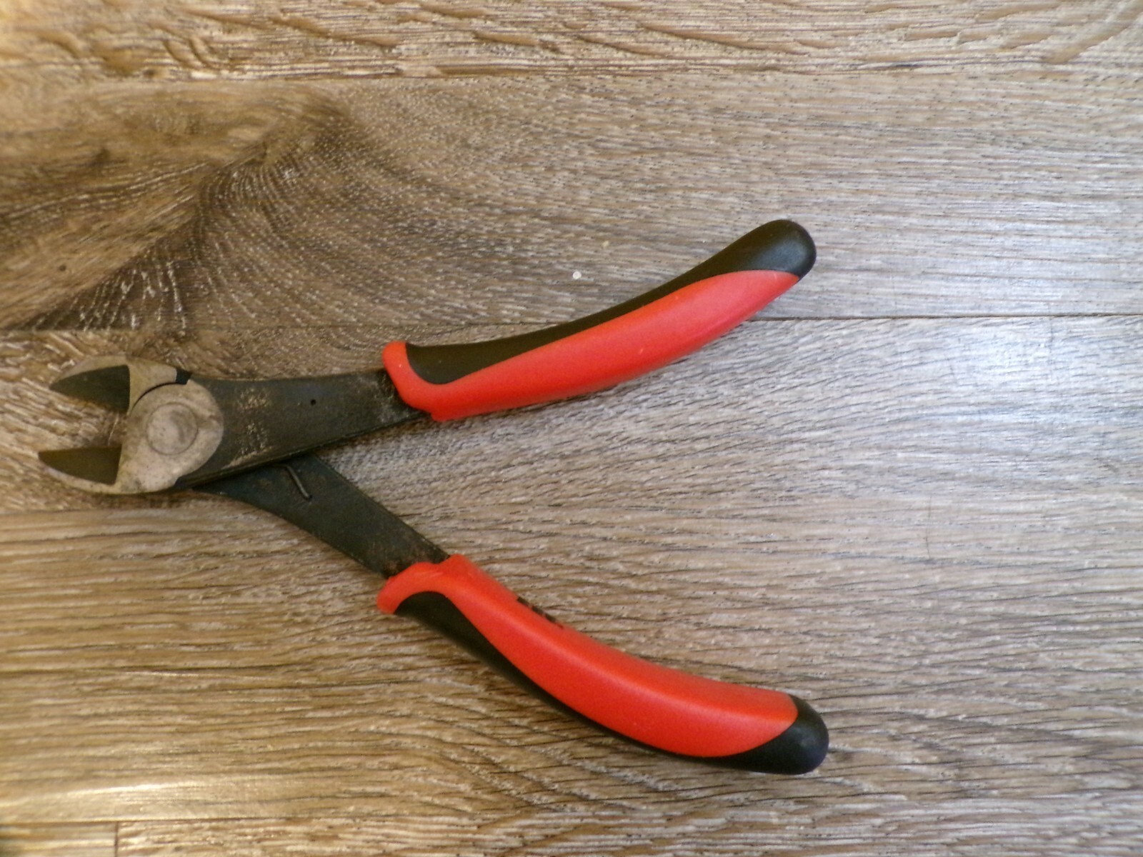 IIT 6″ Wire Cutters, Spring-loaded Side Cutters Dikes Red and Black Grips