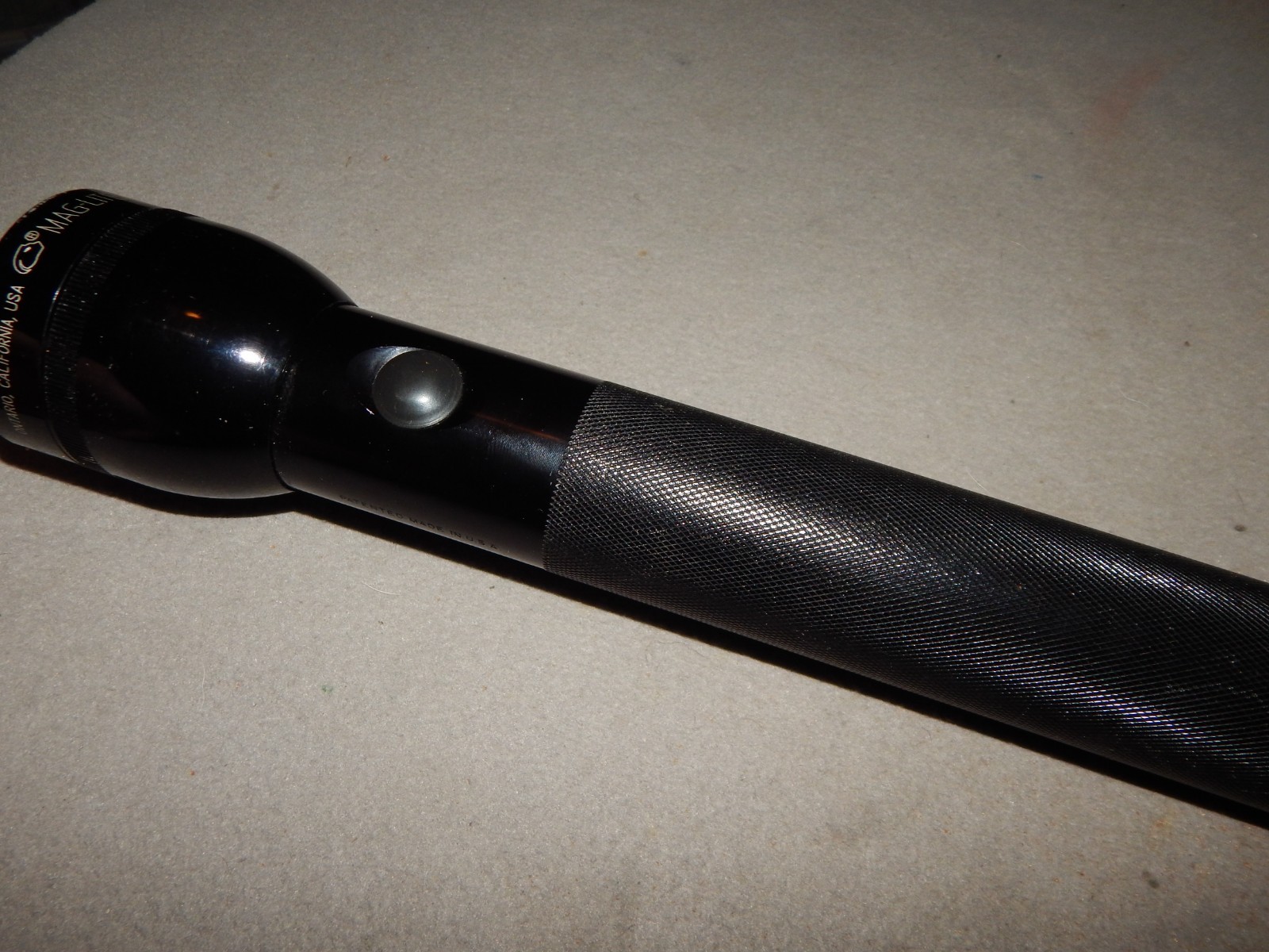 Vintage? Mag Co Mag-Lite Police Flashlight 19 1/2″ Long Works Estate Find