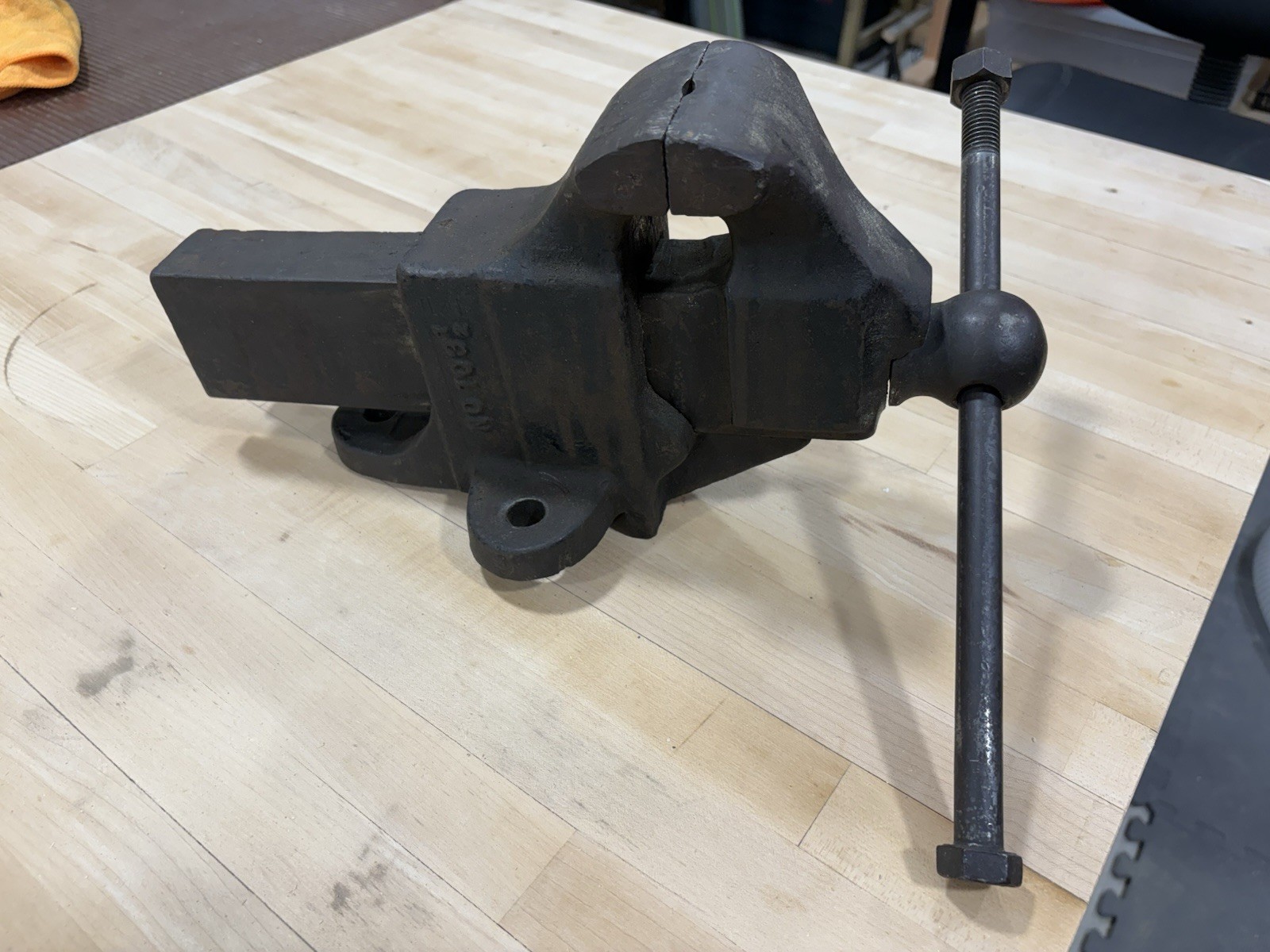 Vintage Reed Mfg. Co. No. 103 1/2 Vise Fixed base