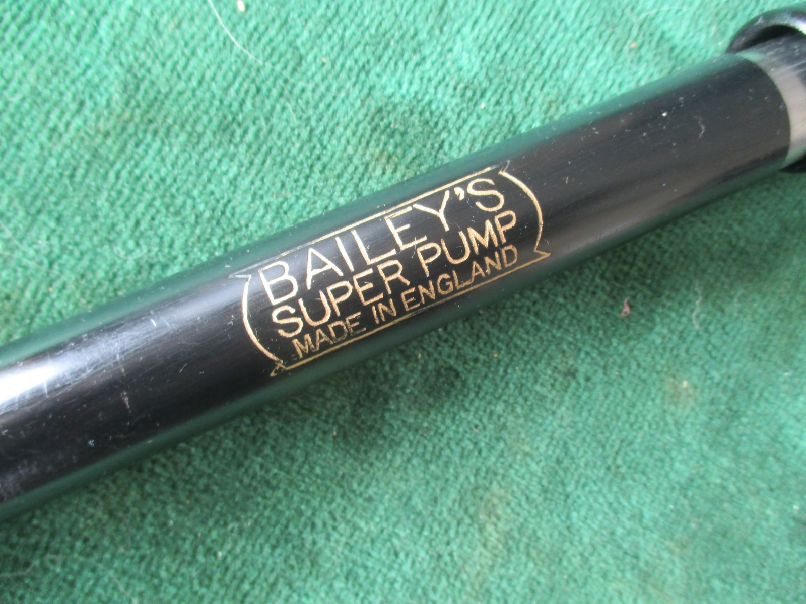 VINTAGE VETERAN BSA EARLY MODEL 15-1/2 IN. APEX BAILEYS TYRE PUMP / INFLATOR