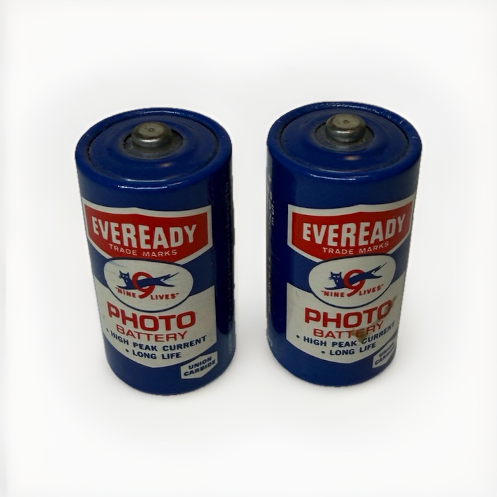 2 Vintage Eveready C Photo Batteries Made In USA 9 Lives 835 Cat Untested