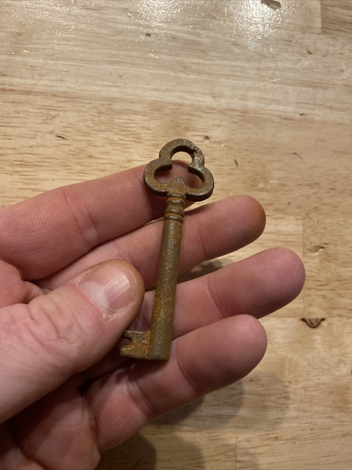 Lucky 🍀 Clover Victorian Cast Iron Key Skeleton Castle Rust Patina Collector
