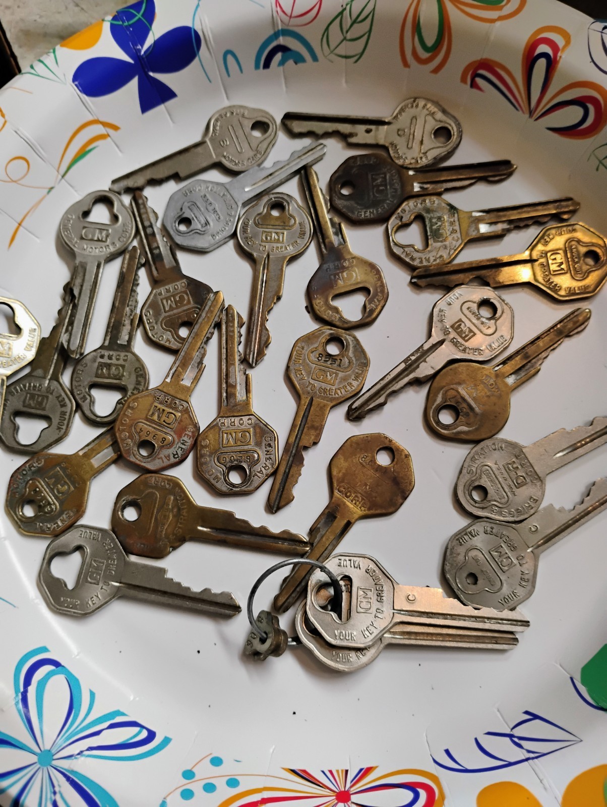 29 Vintage General Motors Keys. 2 Made By Curtis The Rest Briggs & Stratton….