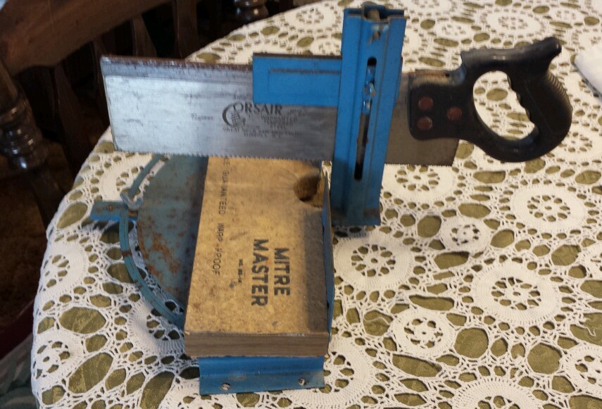 VINTAGE ◇ MITRE MASTER TABLE SAW STAND 13 1/2” X 9″ & CORSAIR 12″ BLADE SAW